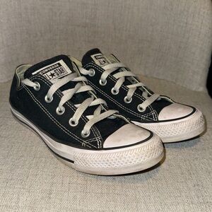 Low Top Black Converse